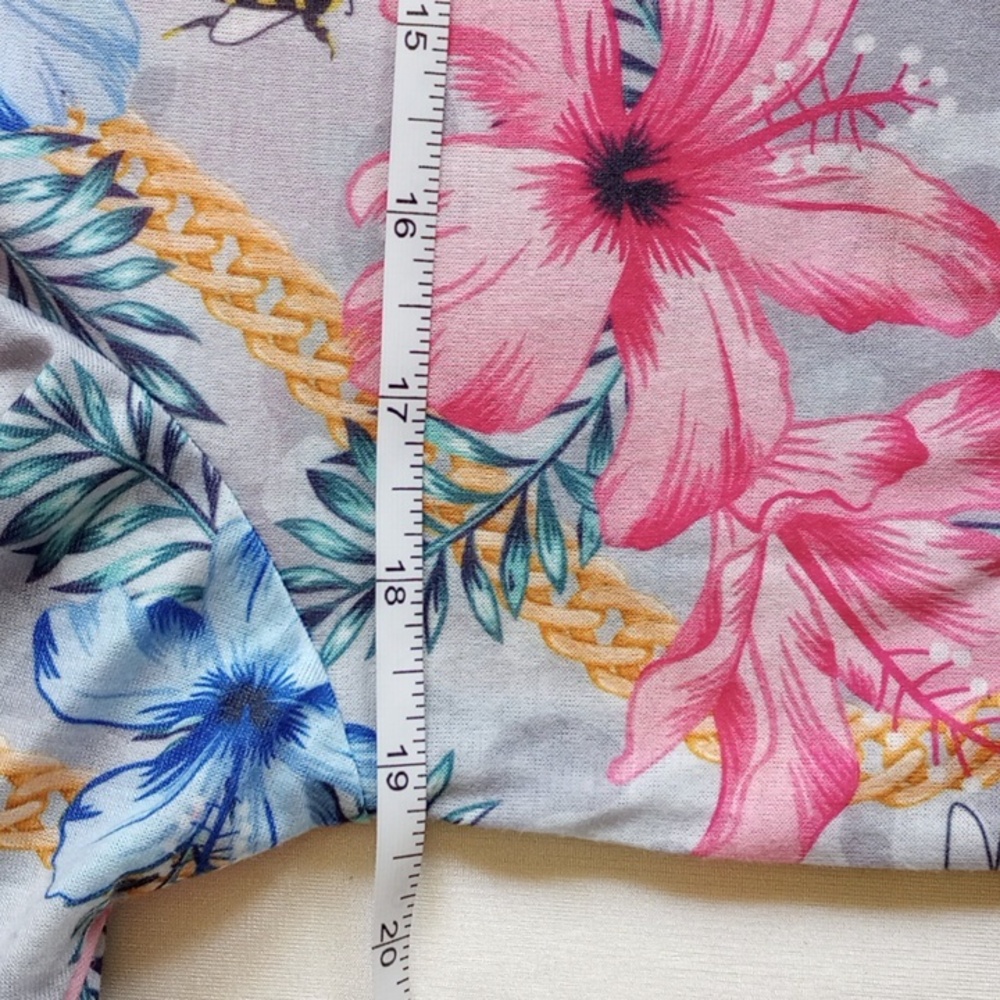 NWOT Fresh Prints of Bel Air Butterfly T-shirt S Ladybug Floral Blue White Pink - Picture 6 of 6